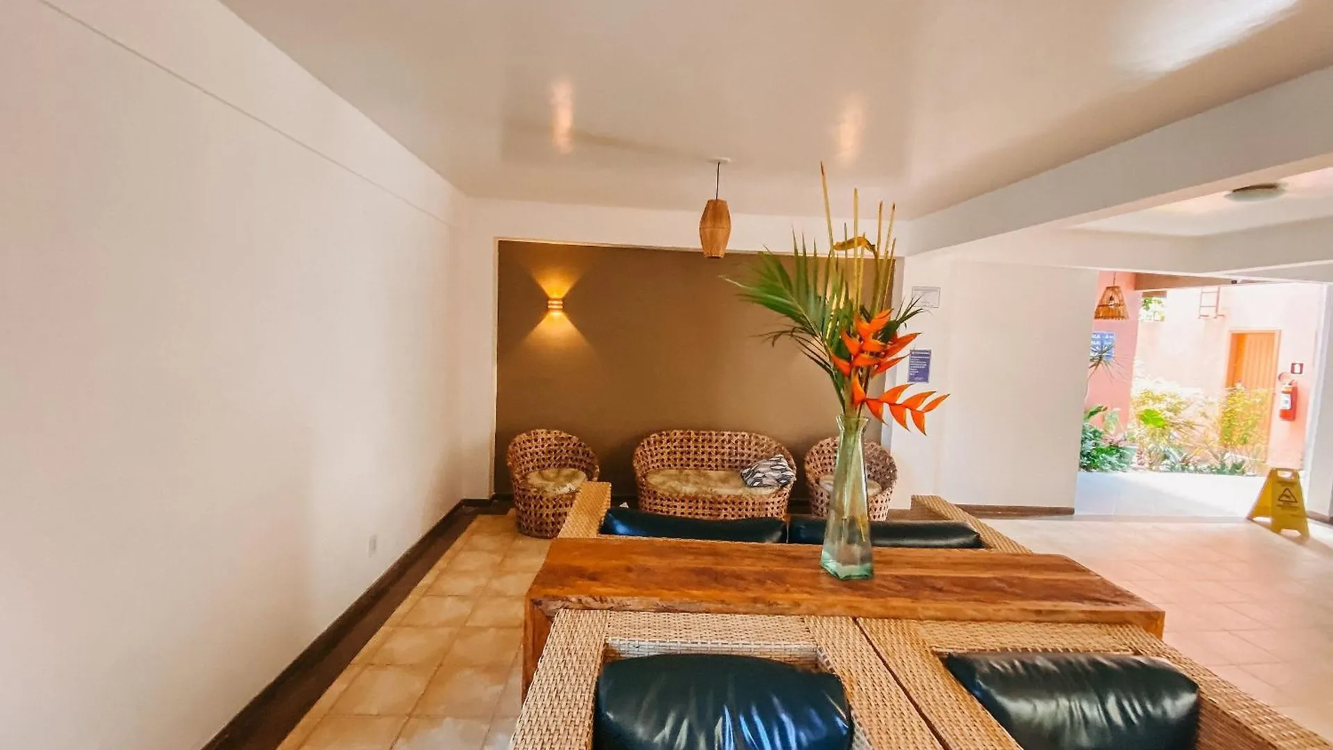 Apartament Flat Frente Praia De Taperapua, Atravessou A Rua Esta Na Praia, Com Piscina, Sauna E Cafe Da Manha Como Cortesia Porto Seguro