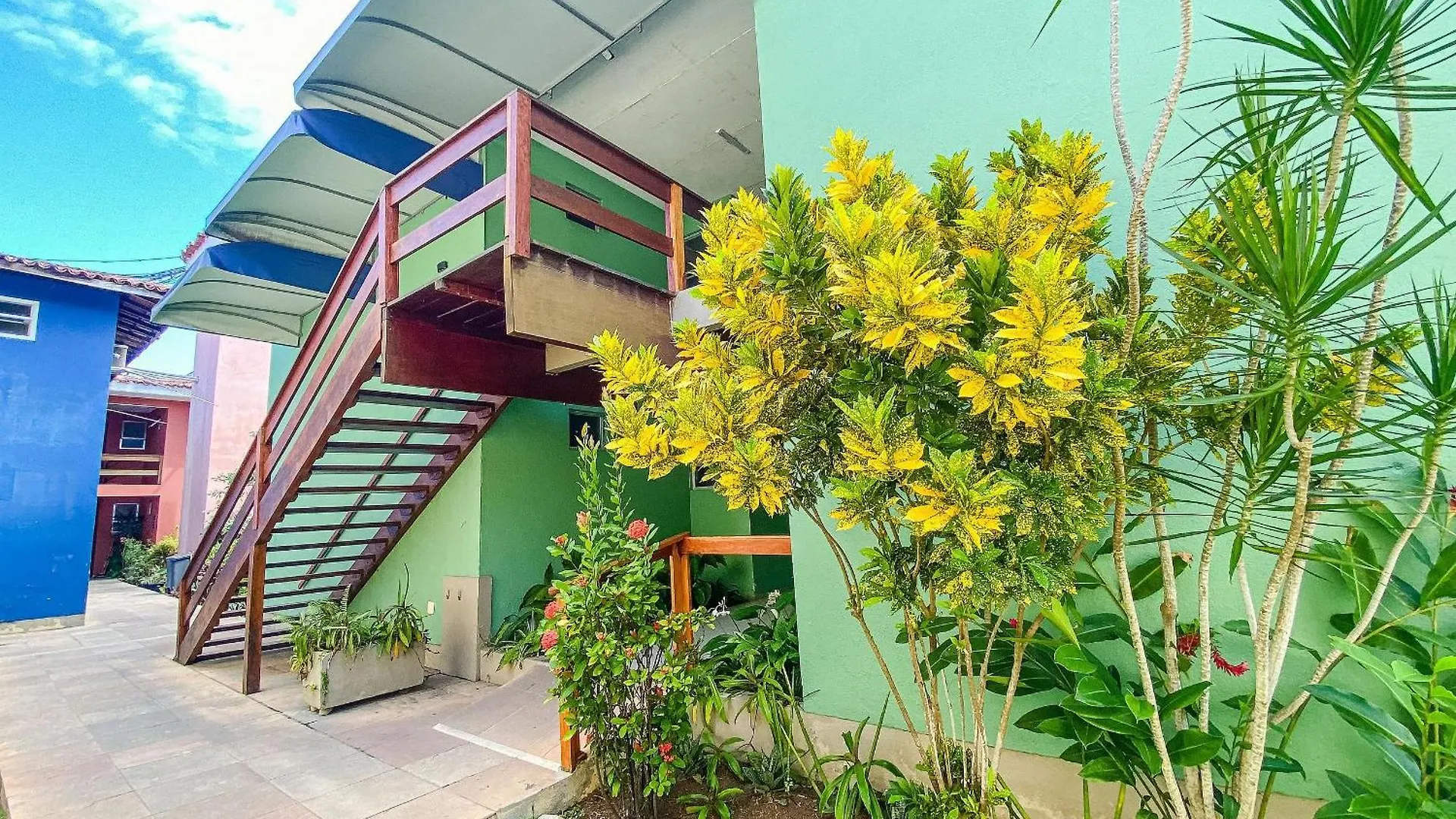 Flat Frente Praia De Taperapua, Atravessou A Rua Esta Na Praia, Com Piscina, Sauna E Cafe Da Manha Como Cortesia Porto Seguro