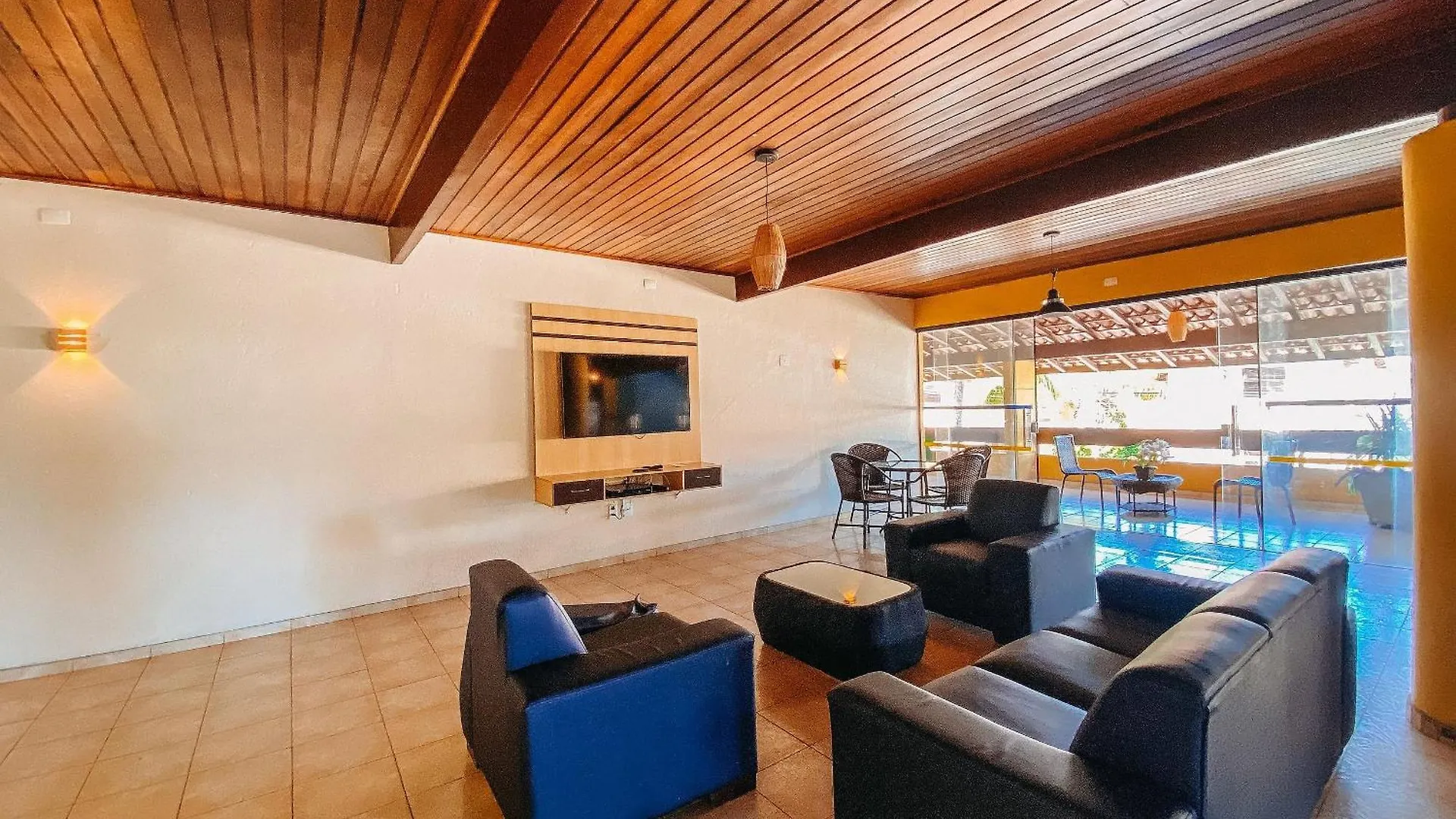 Flat Frente Praia De Taperapua, Atravessou A Rua Esta Na Praia, Com Piscina, Sauna E Cafe Da Manha Como Cortesia Porto Seguro