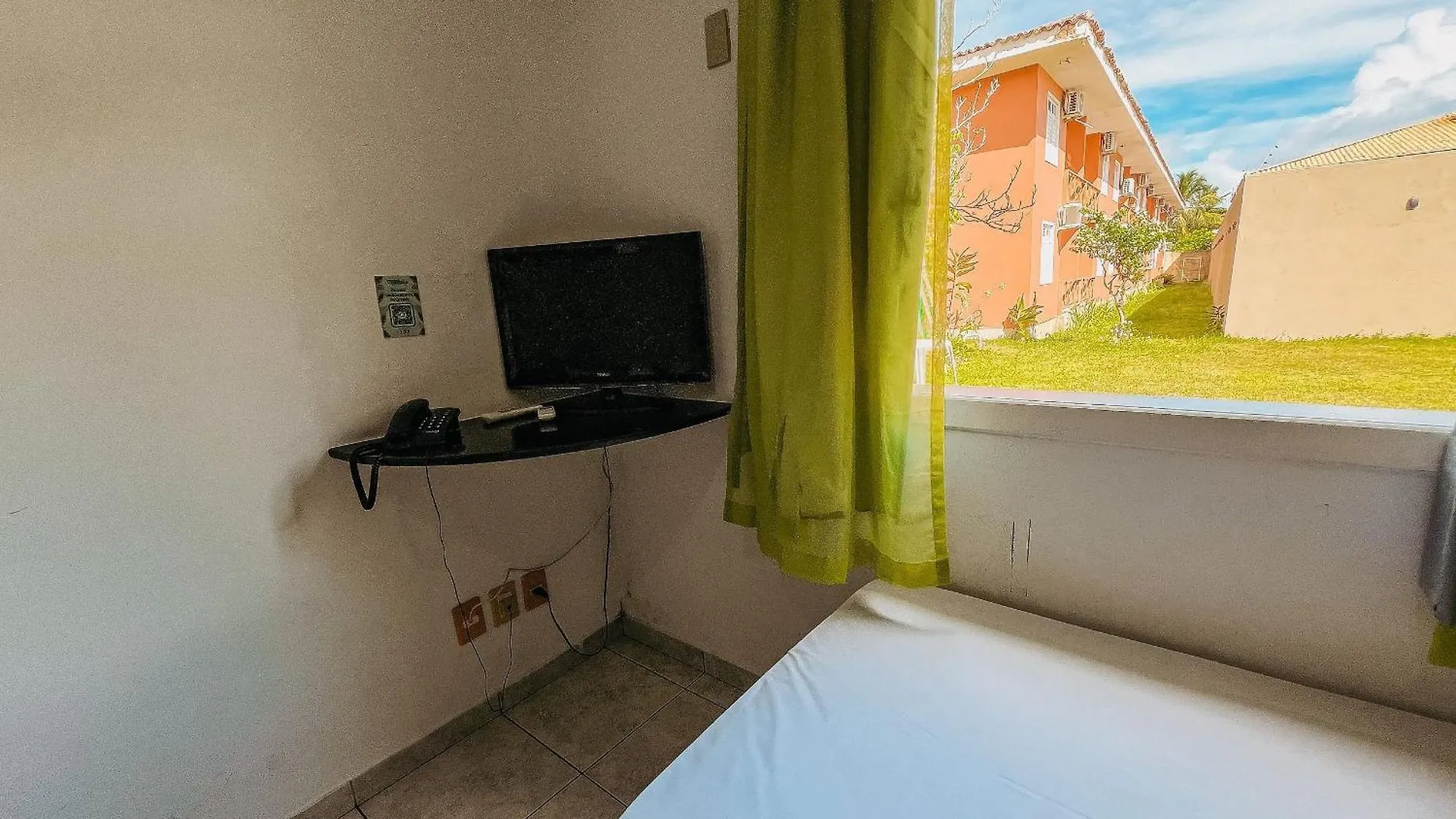 Flat Frente Praia De Taperapua, Atravessou A Rua Esta Na Praia, Com Piscina, Sauna E Cafe Da Manha Como Cortesia Porto Seguro