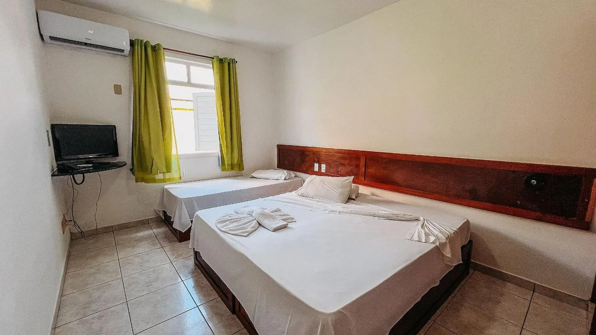 Flat Frente Praia De Taperapua, Atravessou A Rua Esta Na Praia, Com Piscina, Sauna E Cafe Da Manha Como Cortesia Porto Seguro Brazylia