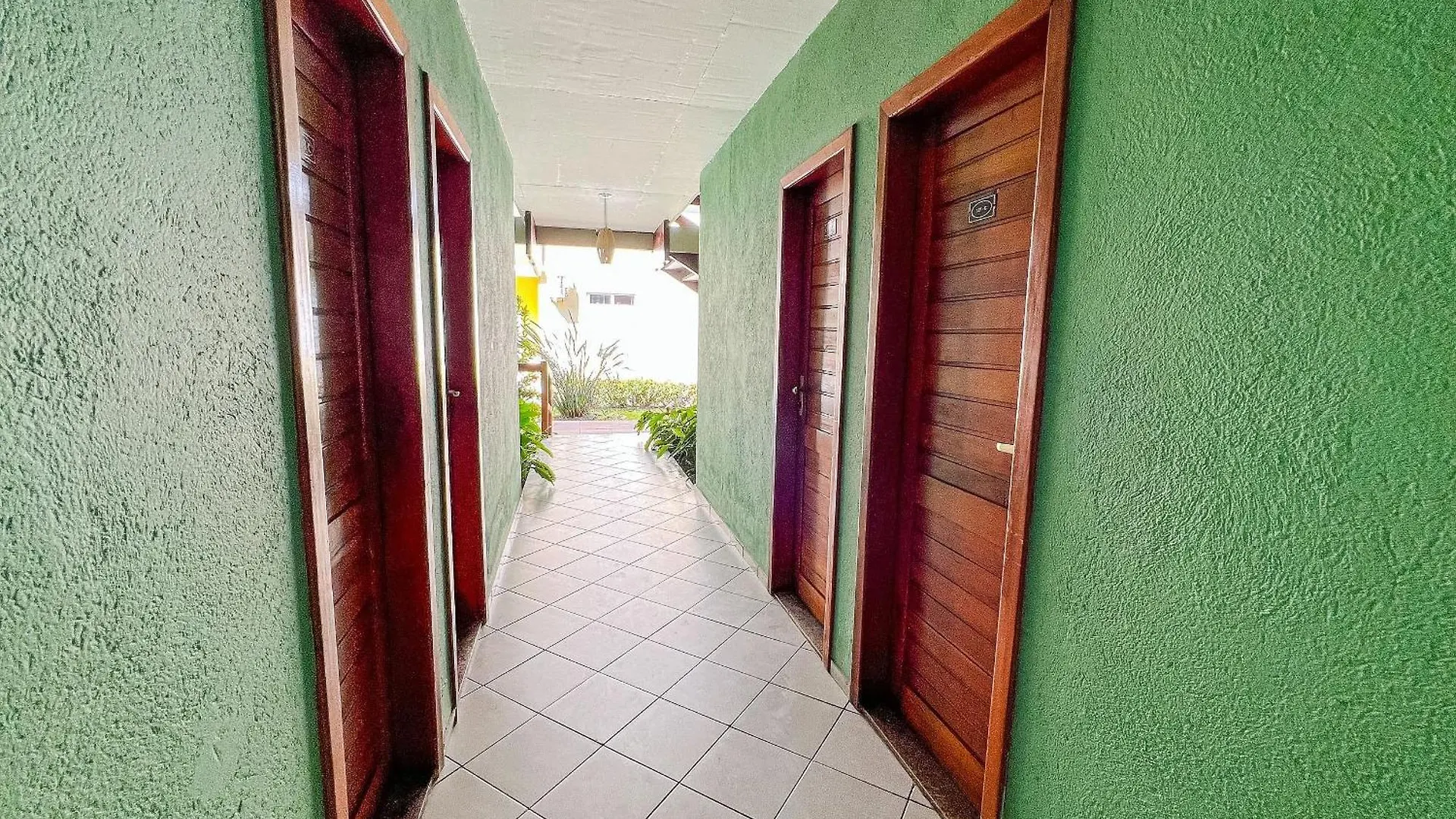 Flat Frente Praia De Taperapua, Atravessou A Rua Esta Na Praia, Com Piscina, Sauna E Cafe Da Manha Como Cortesia Porto Seguro