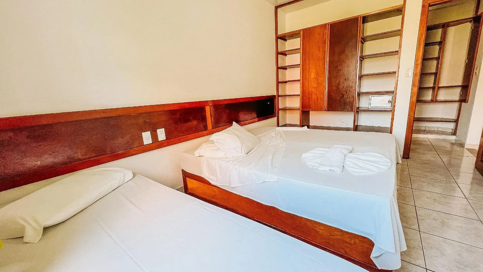 Apartament Flat Frente Praia De Taperapua, Atravessou A Rua Esta Na Praia, Com Piscina, Sauna E Cafe Da Manha Como Cortesia Porto Seguro Brazylia