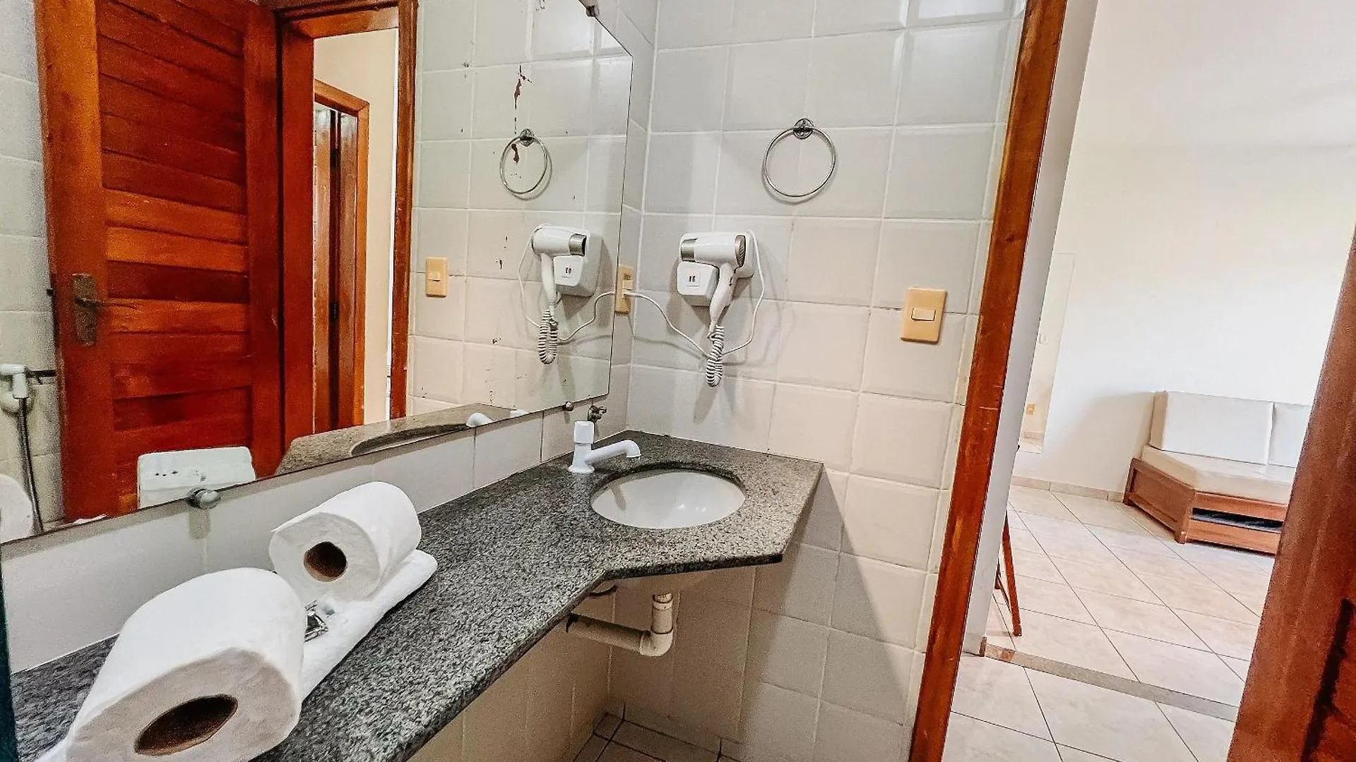 Flat Frente Praia De Taperapua, Atravessou A Rua Esta Na Praia, Com Piscina, Sauna E Cafe Da Manha Como Cortesia Porto Seguro Apartament
